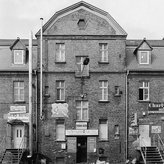 Kontorgebäude, Verwaltungsgebäude und große Fabrikhalle Maximilianallee 16; 18