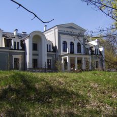 Zespół pałacowy w Pluskowęsach