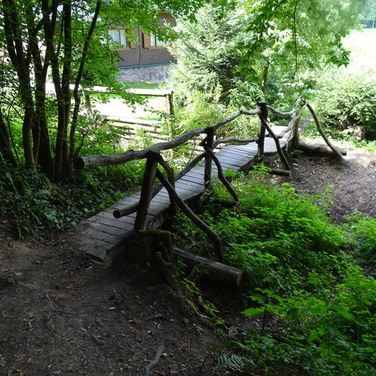 Lávka přes Skryjský potok u če. 11