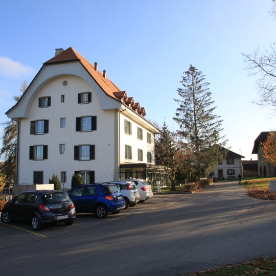 Herrenhaus mit Kapelle St. Peter und Paul und Speicher