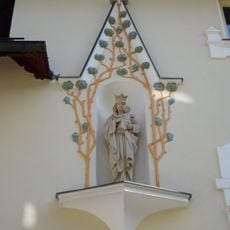 Statue of Virgin Mary with infant Jesus