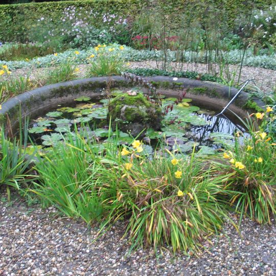 Waterbassin in het zuidelijke parkdeel