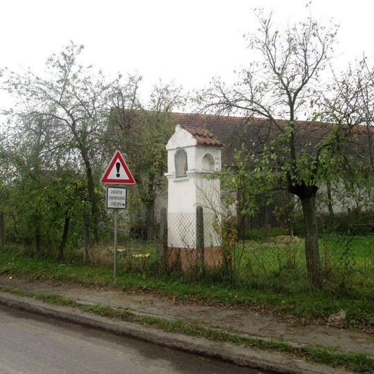 Boží muka ve Tchořovicích u železničního přejezdu