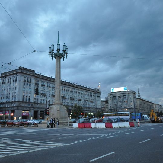 Blok przy placu Konstytucji 5