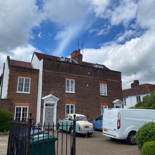 2 And 4, Shirehall Lane Nw4