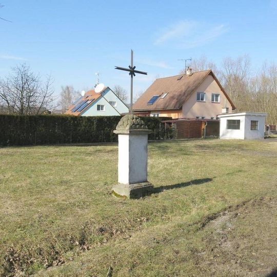 Kříž u cesty k nádraží v Stružnici