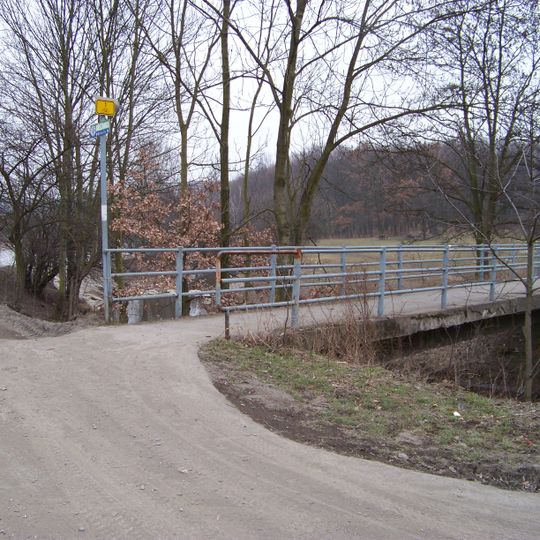 Lávka přes Rokytku před Hořejším rybníkem