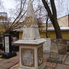 Могила Ивана Александровича Багратиона (1730-1795), полковника (Сокол)