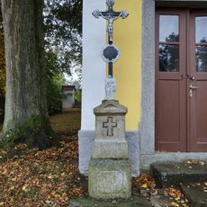 Kříž ve Budislavicích u kaple