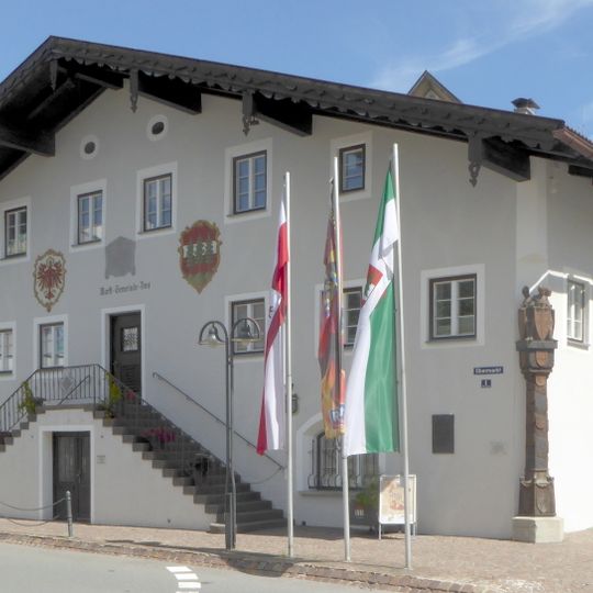 Marktgemeindeamt und Nagelsäule