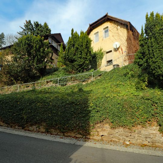 Zwei Wohnhäuser in offener Bebauung Herrental 12