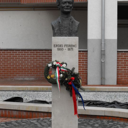 Erdei Ferenc-szobor