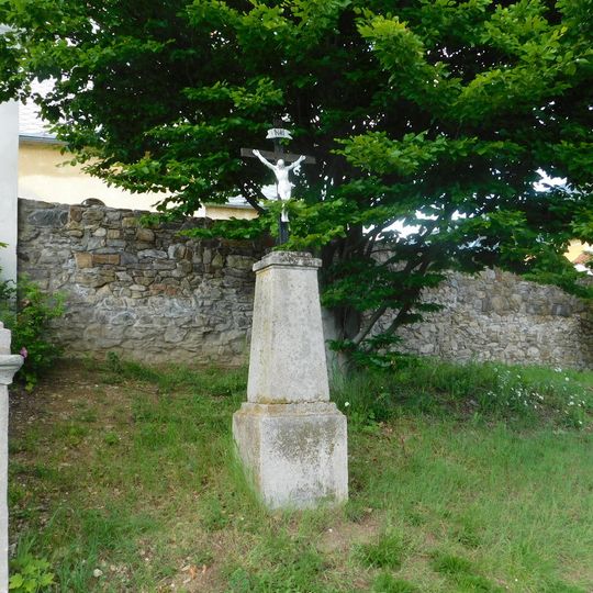 Kříž u kostela v Rančířově