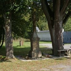 Boží muka u severní strany kostela ve Staré Vodě