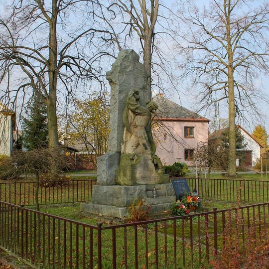 Pomník padlým ve Zvoli v parku