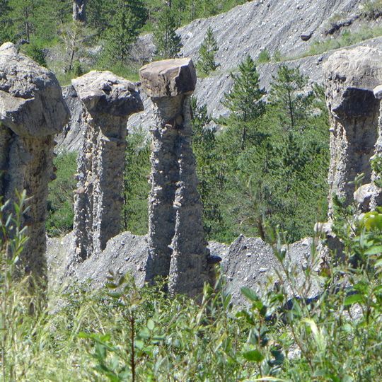 La salle de bal des Demoiselles Coiffées de Théus
