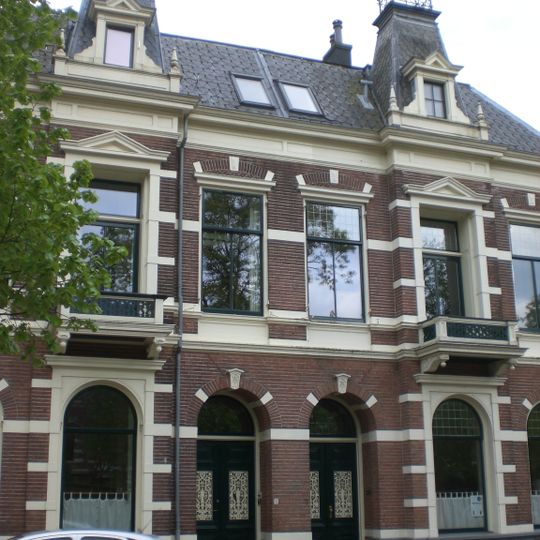 Twee woningen onder één kap met Lucas IJsbrandpannen