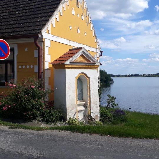 Výklenková kaple u mostku