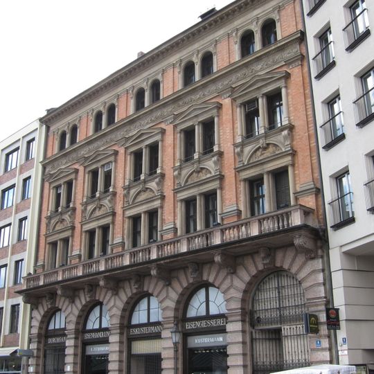 Geschäfts- und Wohnhaus Kustermann