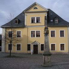 Wohnhaus in offener Bebauung Schloßplatz 3