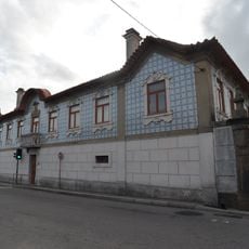 Conjunto constituído pelo imóvel Vila Alice, também denominado por Casa de Fanny Owen e zona envolvente e pelo imóvel fronteiro à Casa Fanny Owen, onde funciona a Academia Musical de Vilar do Paraíso