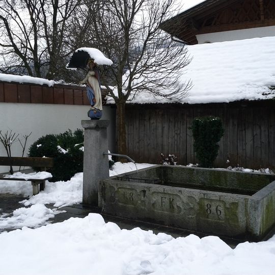 Brunnen mit Maria Immaculata