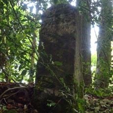 Milestone, by Redding Wood, on restricted byway between Steanbridge Lane & Catswood Lane