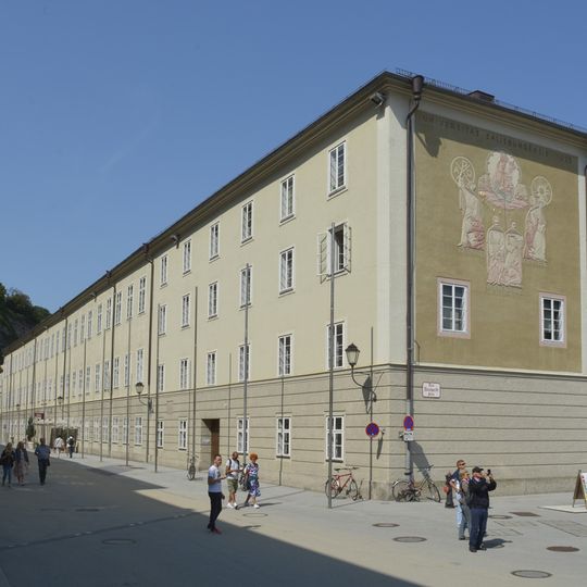 Der viergeschossige Stichflügel