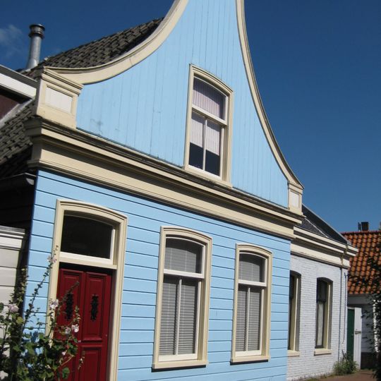 Houten dijkhuis met halsgevel