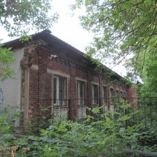 Погреба при магазинах с проездными воротами (Тверь)