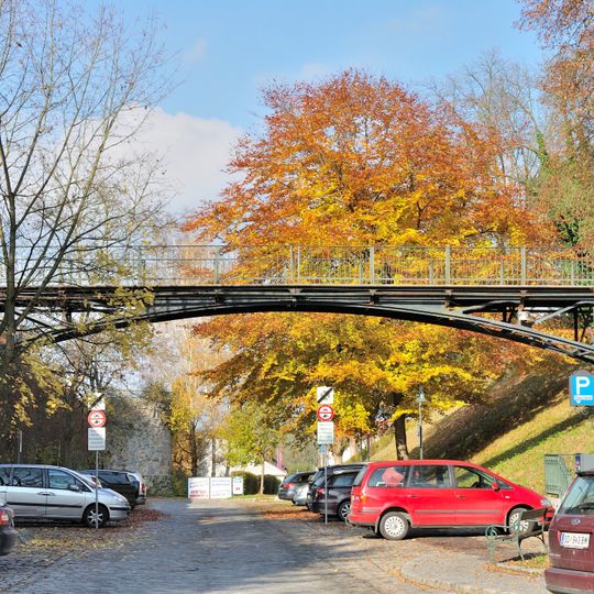 Fußgängerbrücke, Schulbrücke