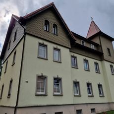 Wohnhaus in offener Bebauung Ernst-Thälmann-Straße 15