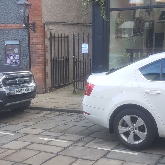 Gates at High Street entrance to St Mary's churchyard