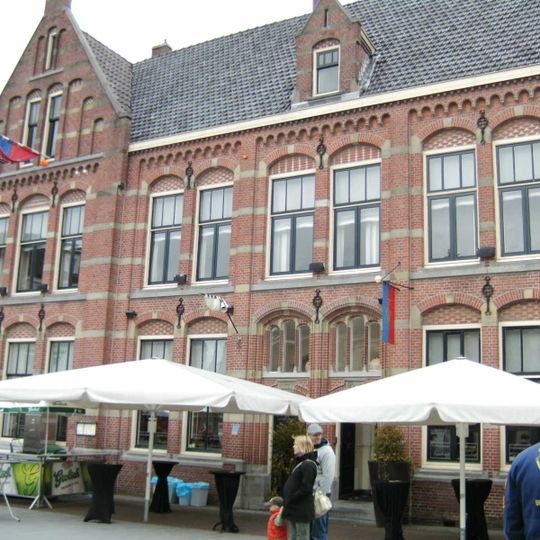 Voormalig postkantoor met woning