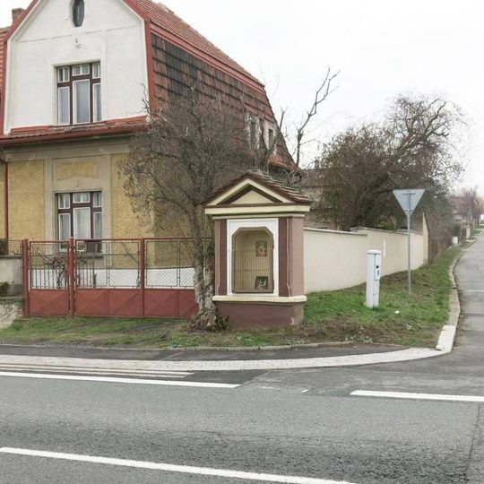 Kaplička v Mělnické ulici v Byšicích