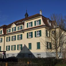 Heim, Mädchenwohnheim