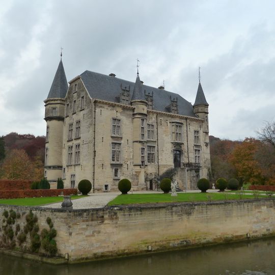 Schaloen Castle: bridges and retaining walls