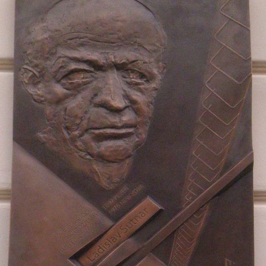 Pamětní deska Ladislavu Sutnarovi