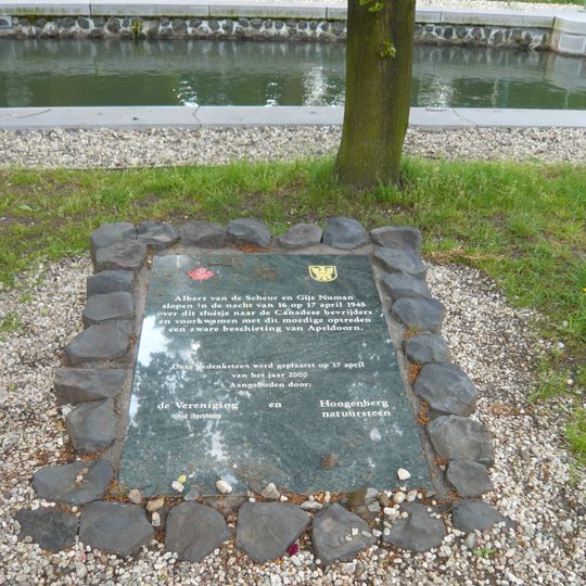 Monument bij het Apeldoorns Kanaal