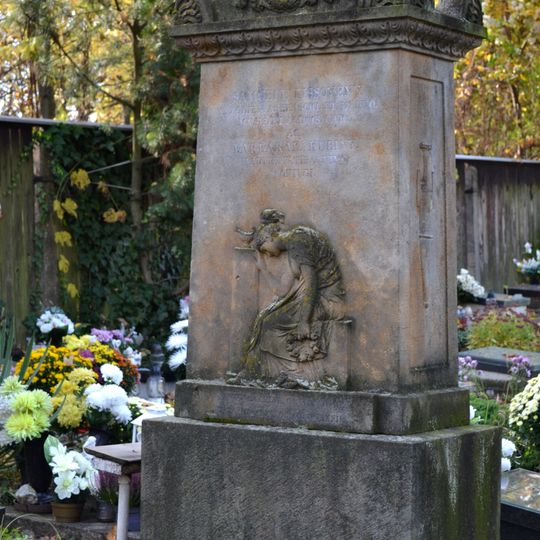 Cintorín ev. a. v. , náhrobník s reliéfom