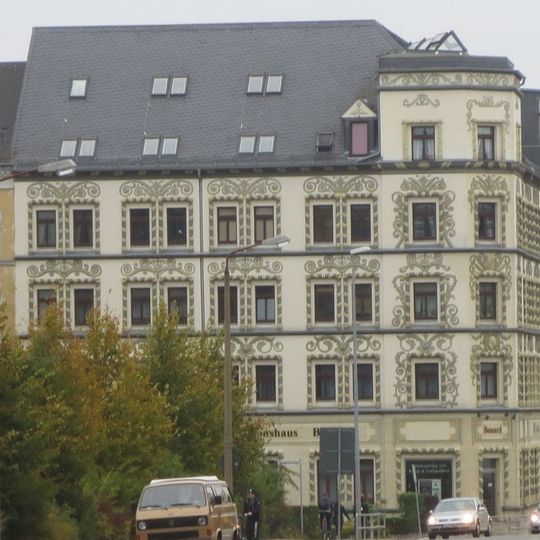 Mietshaus Bergstraße 70 in geschlossener Bebauung in Ecklage, mit Vorgarten zur Altendorfer Straße