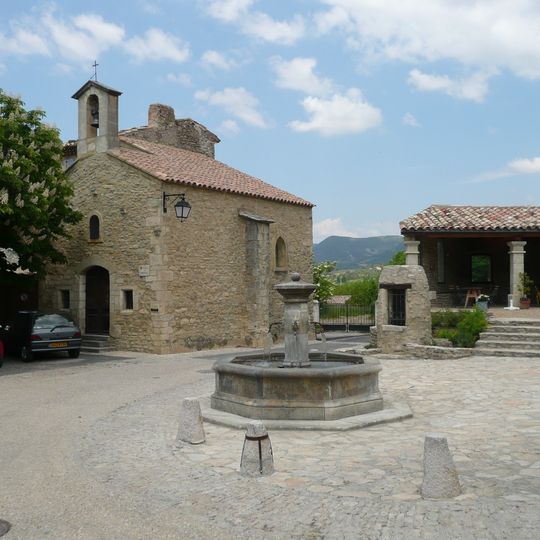 Fontaine Place de la Chapelle à Faucon