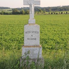 Kříž západně od Čáslavic