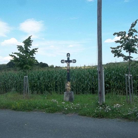 Kříž jižně od Nestrašovic