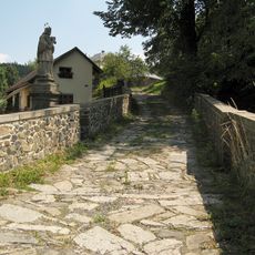 Most přes Červený potok u kostela v Čermné