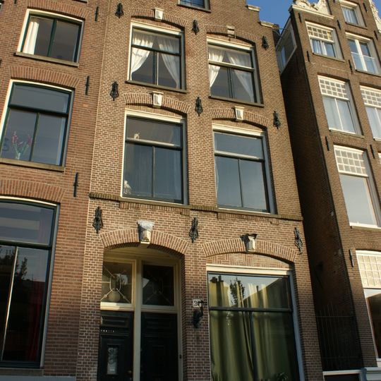 Eenvoudig pand met trapgevel