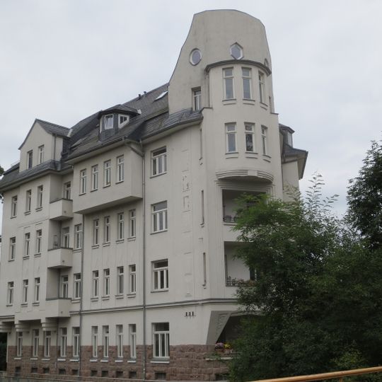 Mietshaus in halboffener Bebauung mit Vorgarten Lohrstraße 42