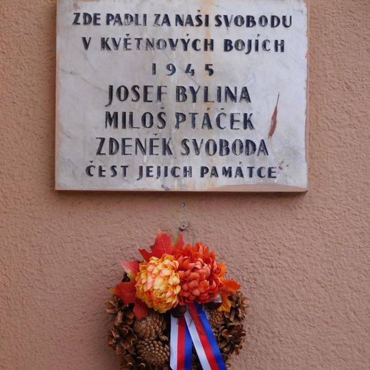 Plaque to the victims of the Prague Uprising at Kodaňská 87