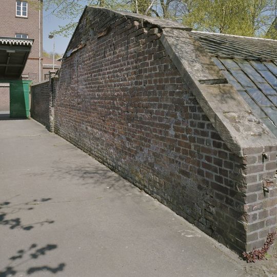 Sint-Michaëlklooster: houten muurkas