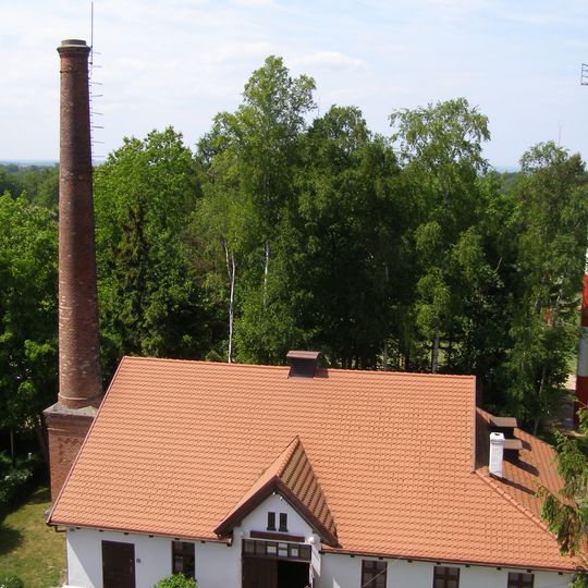 Maszynownia z kominem